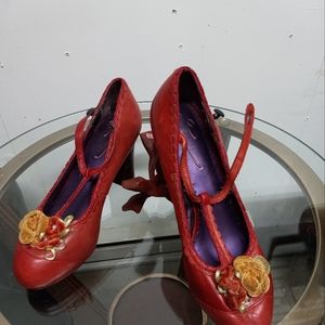 Shoes Vintage Style design w/flowers 💐 on front +button opening